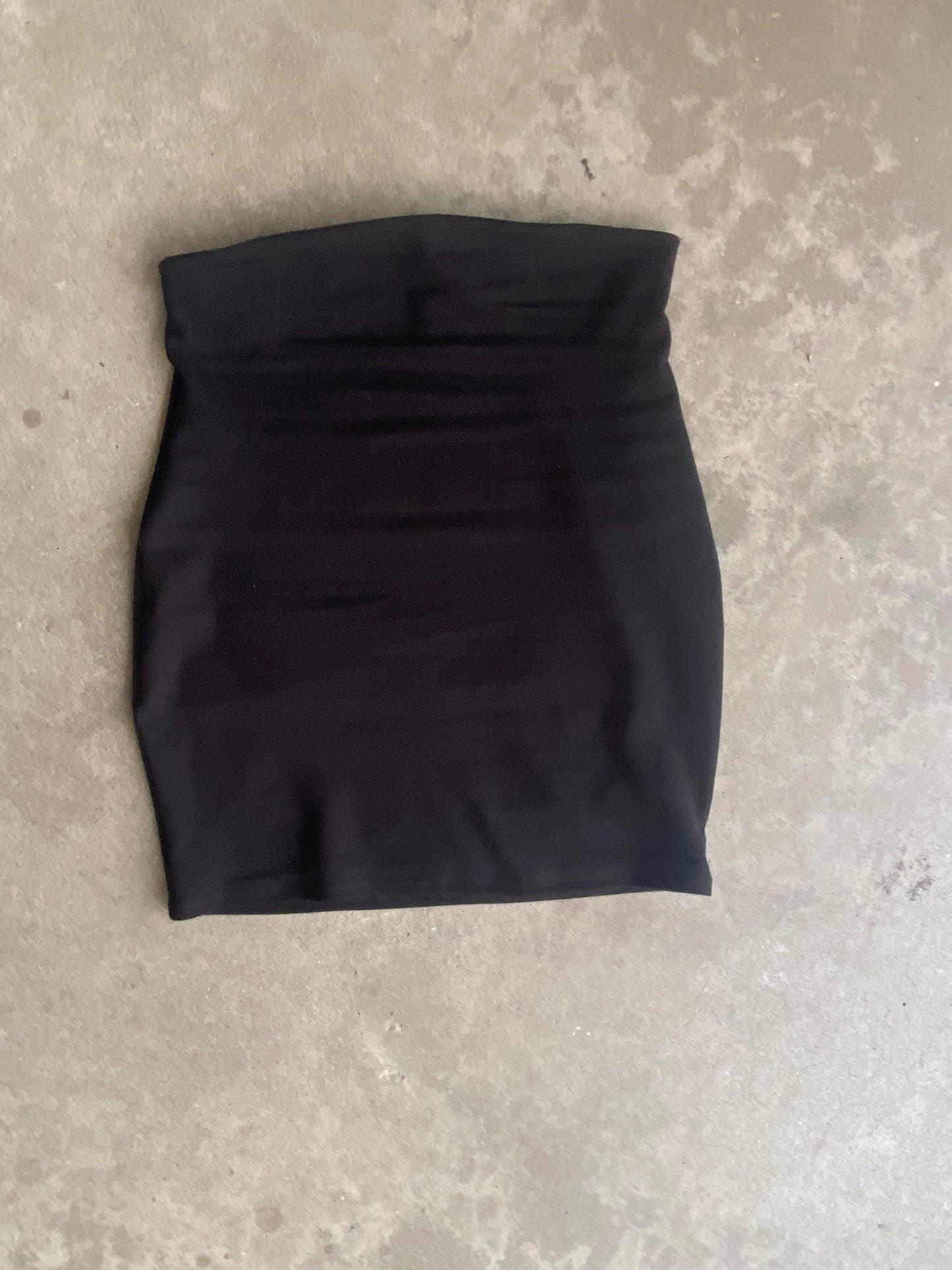 * Black mini skirt