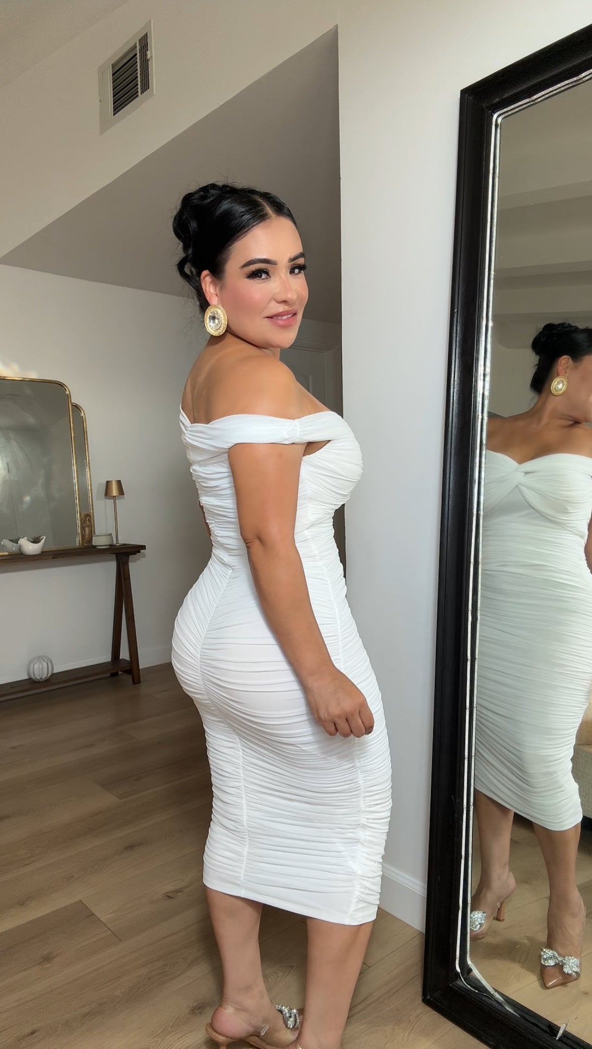 *    La princesa “dress” white 7 day exchange