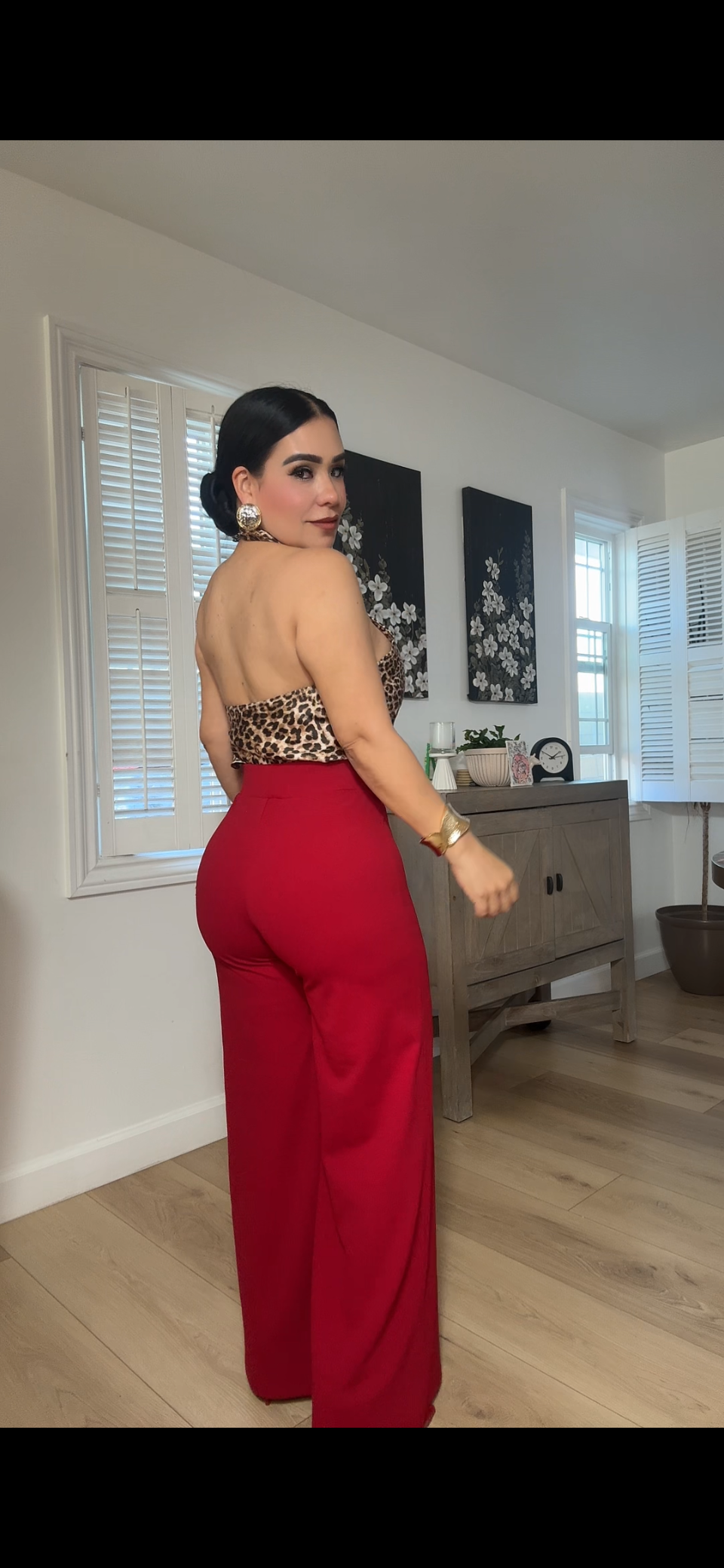 *Pantalones anchos rojos
